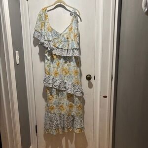 WE ARE KINDRED Giovanna floral Asymetrical tiered dress